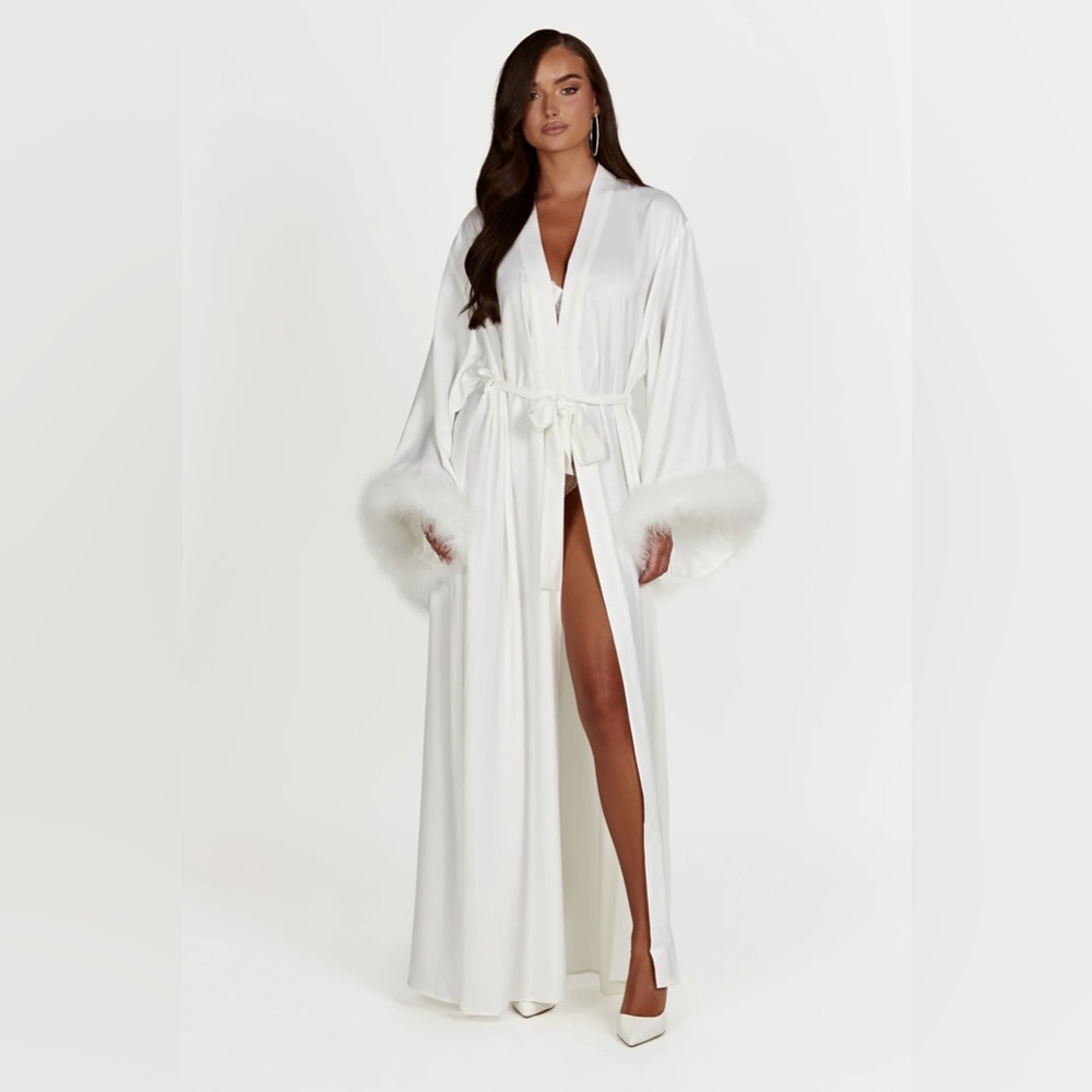 Meshki White Long Robe with Fur Trim